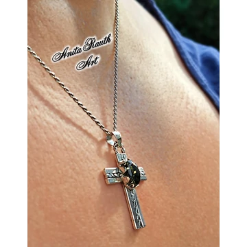 Sötét borostyánkő kereszt / Dark amber cross