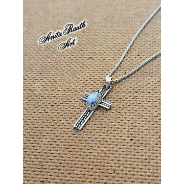 Fonott kereszt merlinit kővel / Braided cross with merlinit