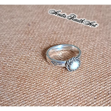 Természetes gyöngy gyűrű csavarral / Natural pearl ring with a twist
