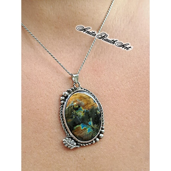 Aranyszínű labradorit medál / Golden labradorite pendant