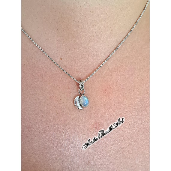 Hold medál holdkővel /  Moon pendant with moonstone