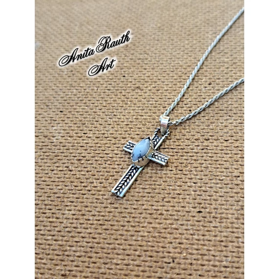 Fonott kereszt merlinit kővel / Braided cross with merlinit