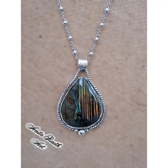 Labradorit medál (csíkos) / Labradorite pendant (striped)
