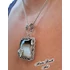Kép 6/7 - Achát kockamedál szölöfürttel /  Square agate pendant with grapevine motif