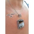 Kép 7/7 - Achát kockamedál szölöfürttel /  Square agate pendant with grapevine motif