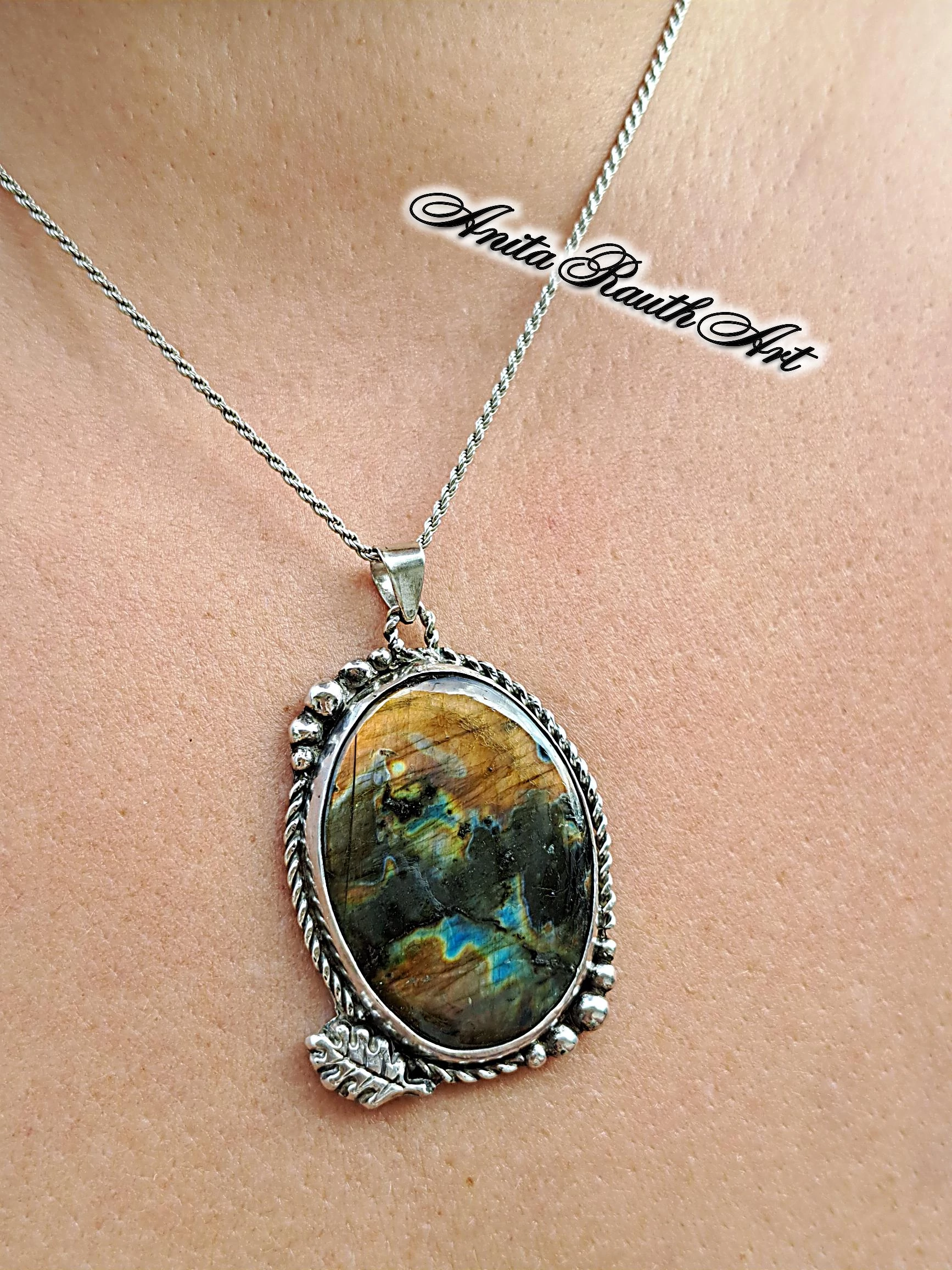 Aranyszínű labradorit medál / Golden labradorite pendant
