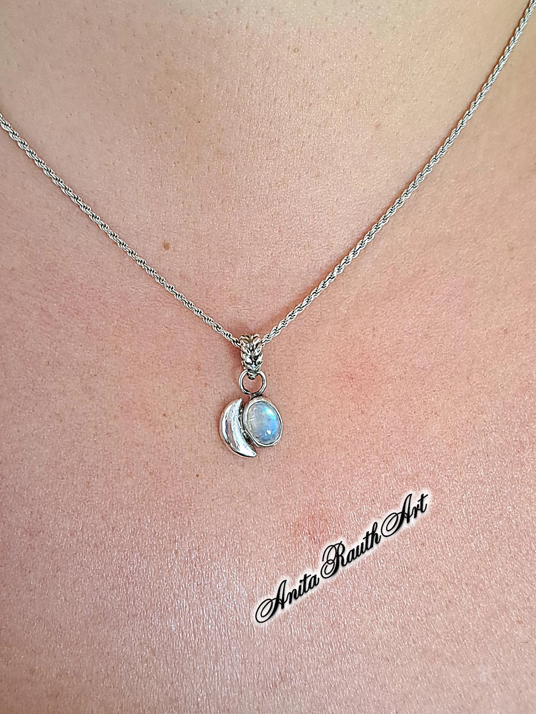 Hold medál holdkővel /  Moon pendant with moonstone