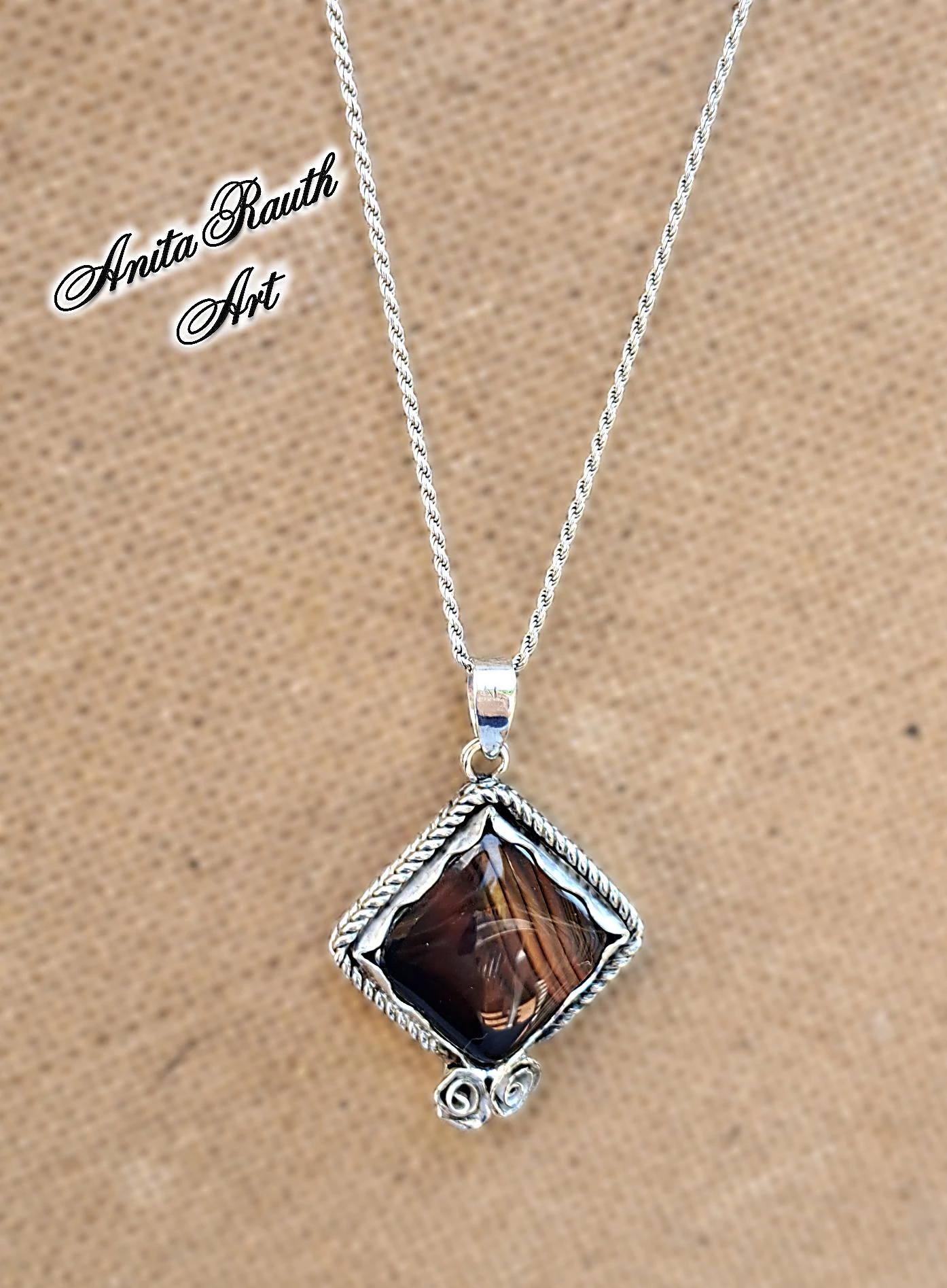 Üvegmedál rózsával / Glass pendant with a rose