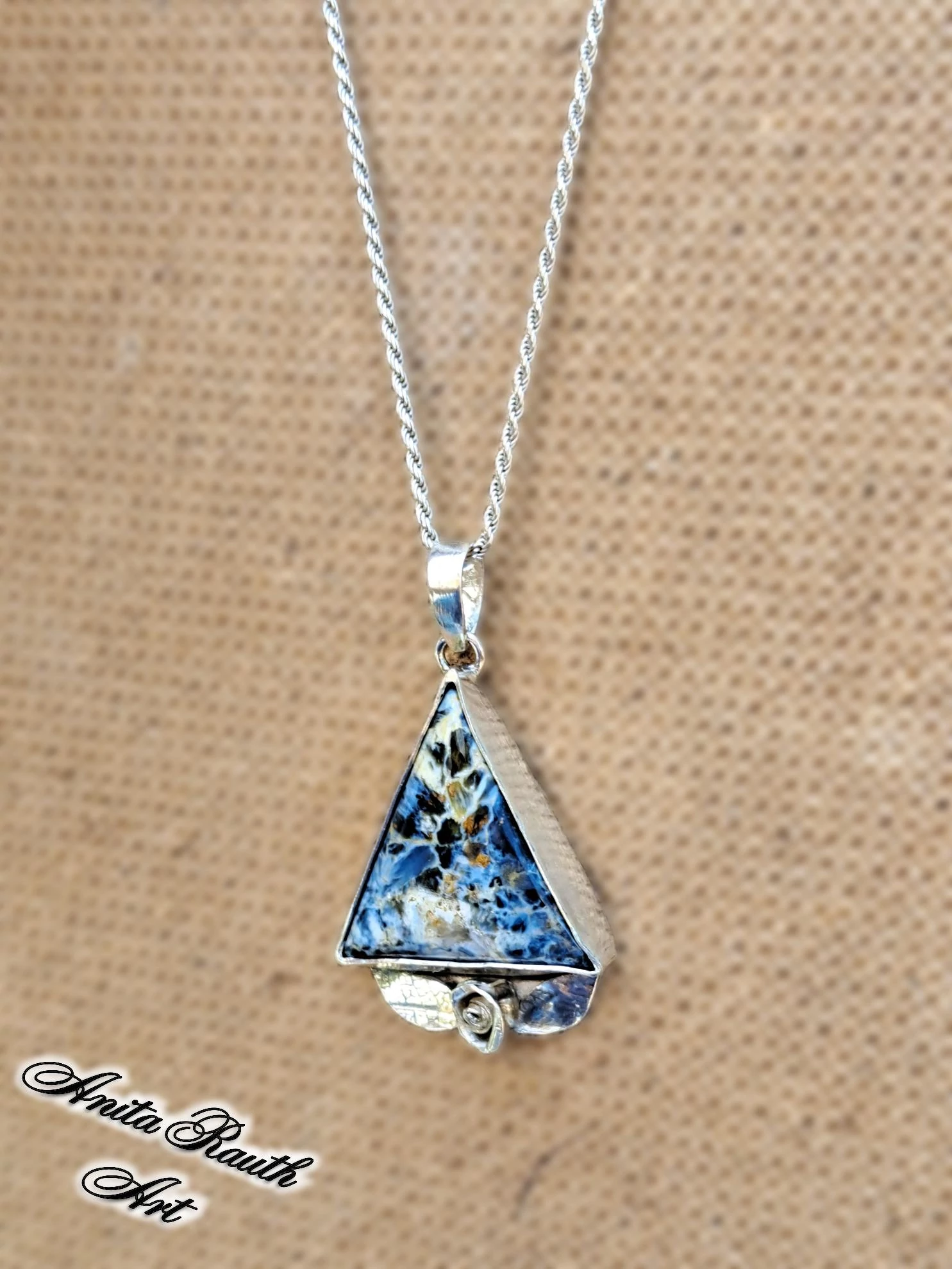 Piterzit háromszög medál / Pietersite triangle pendant