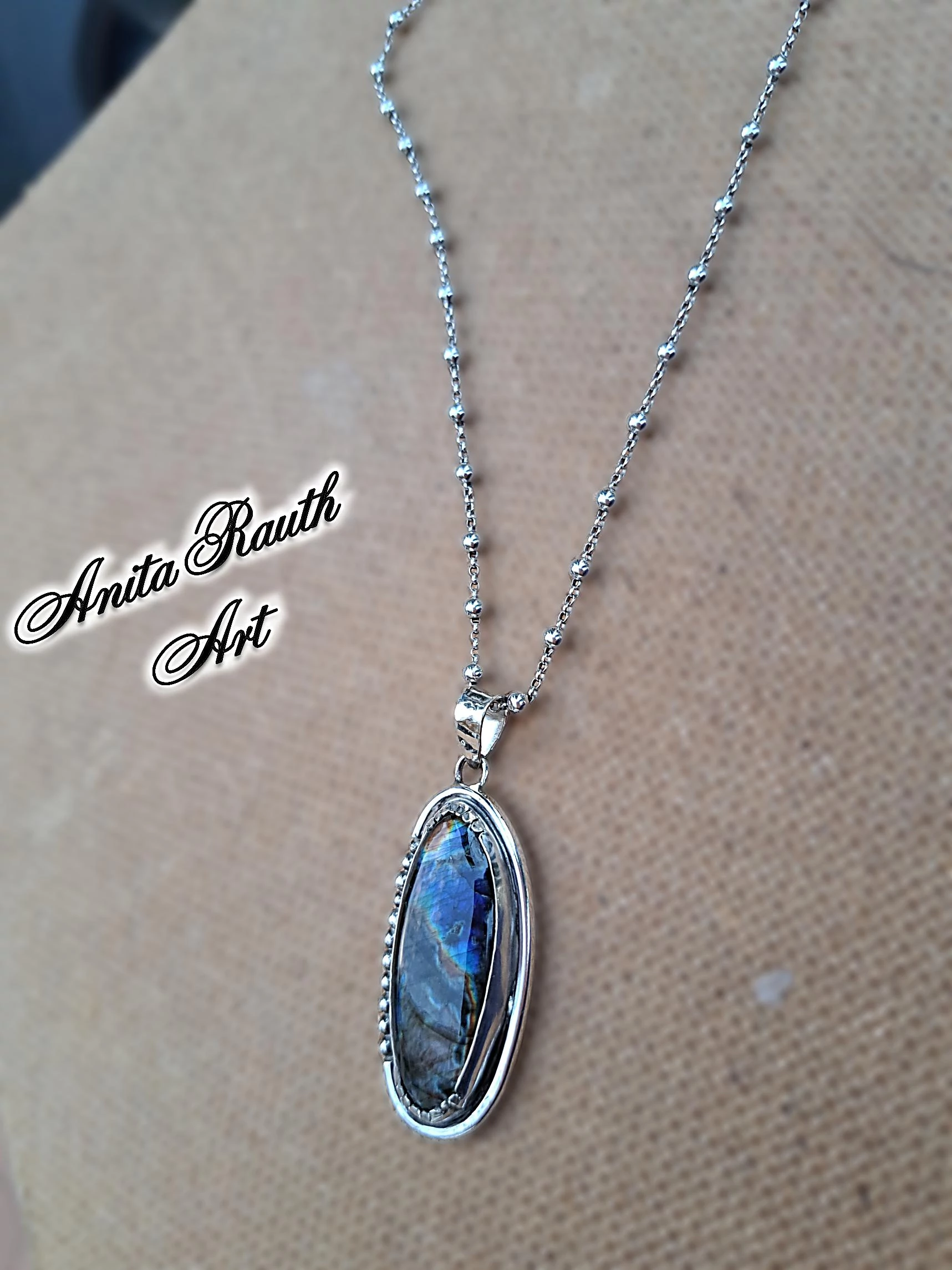 Labradorit medál (ovális) / Labradorite pendant (oval)