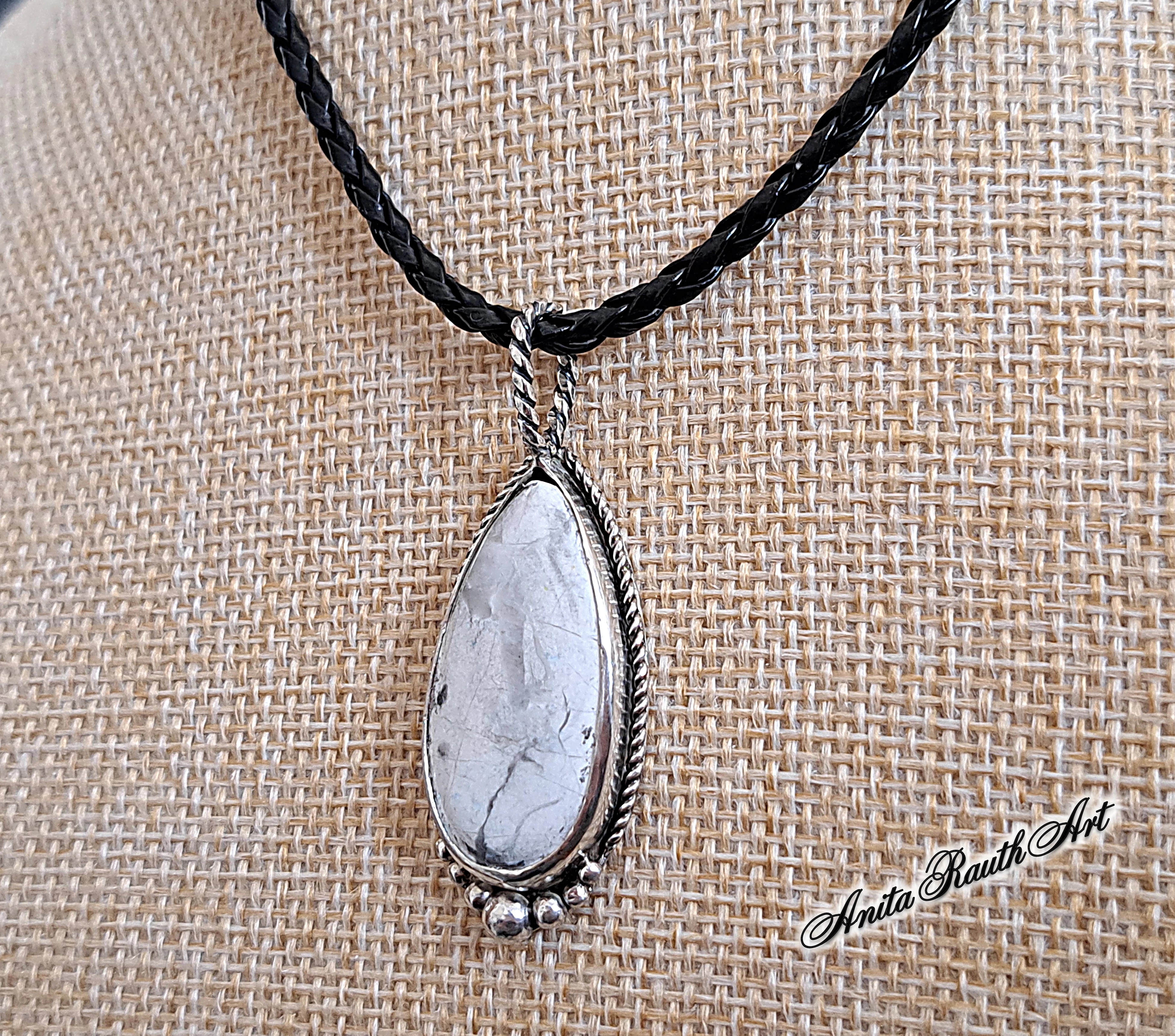 . https://www.anitarauthart.com/magnezit-medal-1466